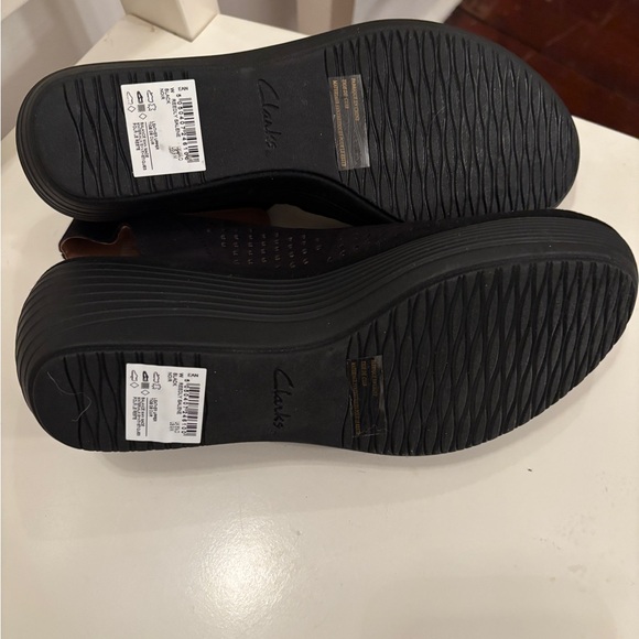 Clarks Reedly Salene leather nubuck sandals size 9 NWT classic , chic - Picture 3 of 4